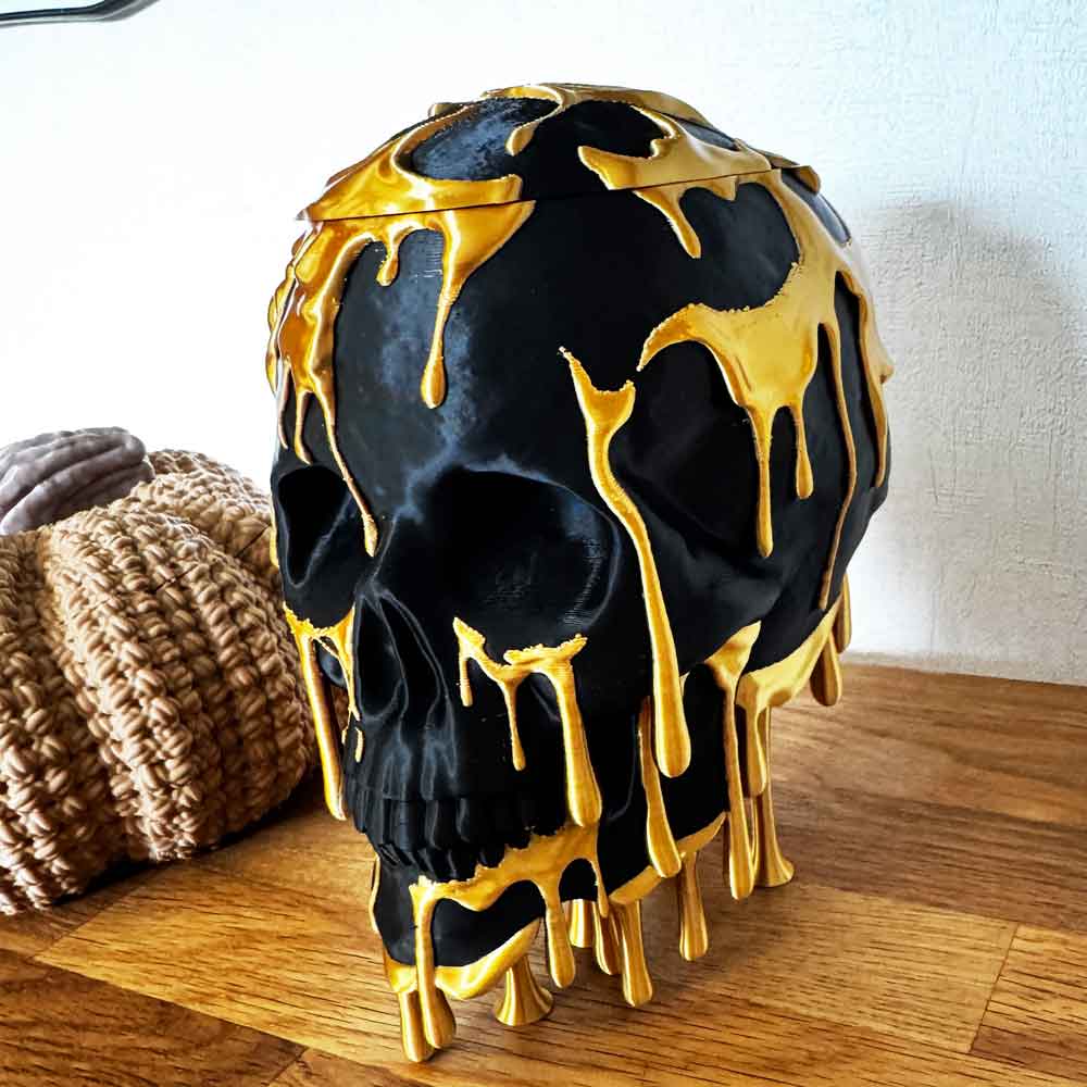 Schädel mit goldenen Tropfen – Gothic und Halloween Deko