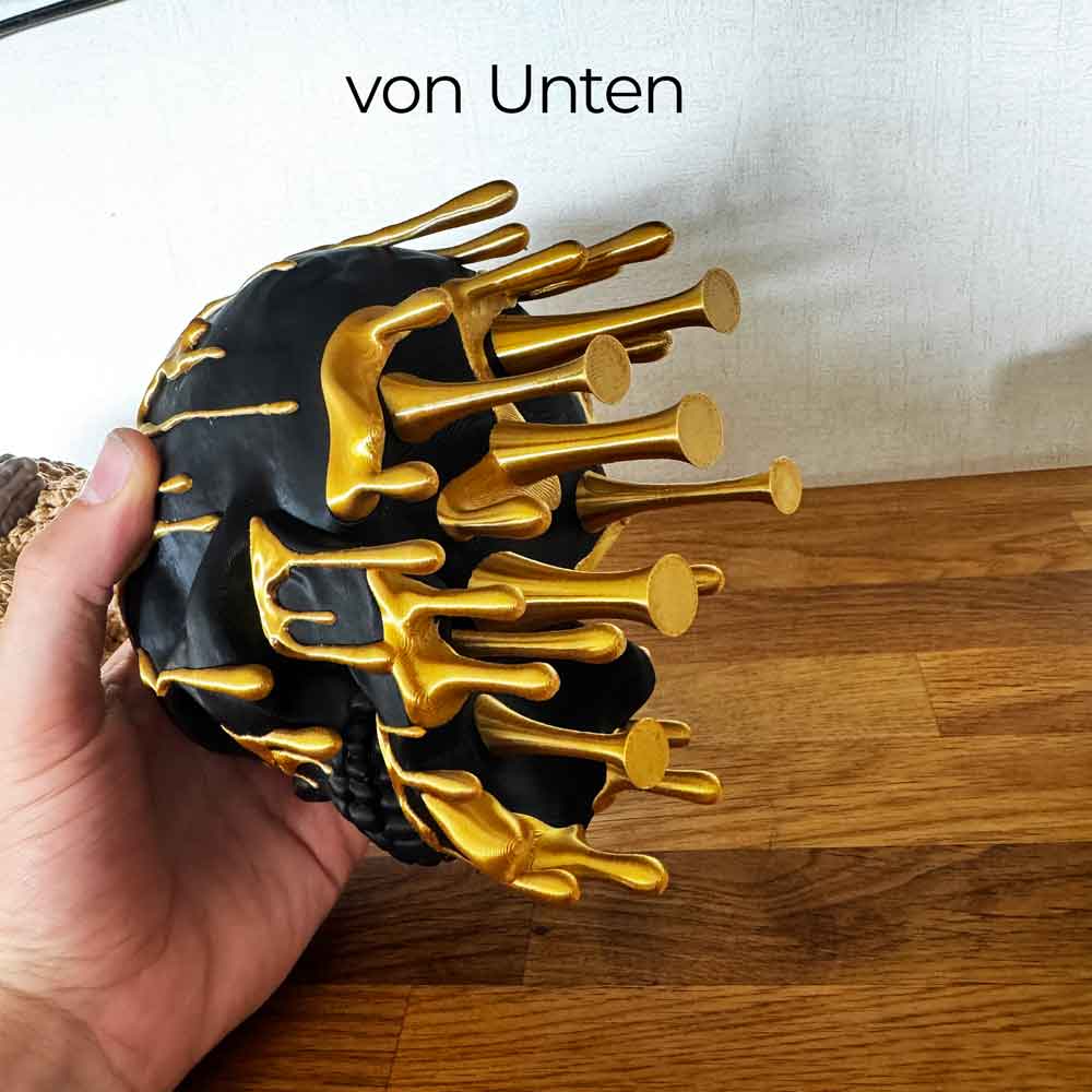 Schädel mit goldenen Tropfen – Gothic und Halloween Deko