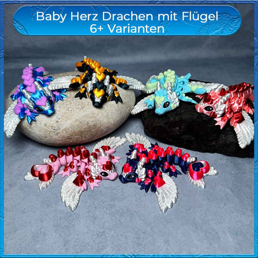 Beweglicher Baby Herz Drache mit perlweißen Flügeln, anpassbarer Hauptfarbe und Herzen entlang des Rückens, dargestellt in einem fantasievollen Design, ideal als Dekoration für Bücherregale, Gaming-Setups oder Sammlungen.