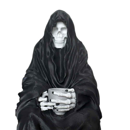Sensenmann Figur mit Teetasse – Bücherregal Deko | Gothic Fantasy Figur | Geschenk für Leser & Sammler